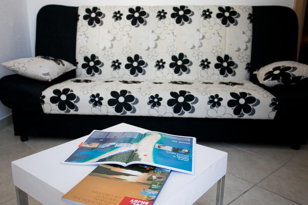 Apartments Mediterranea With Heated Pool Pisak Dış mekan fotoğraf